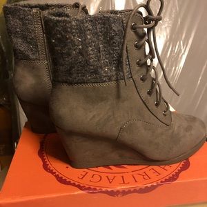 SO Gray Wedge boots